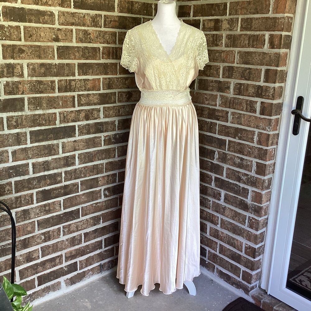 Jane Woolrich Gown Womens Small Cream Lace Peignoir Floral Cottagecore